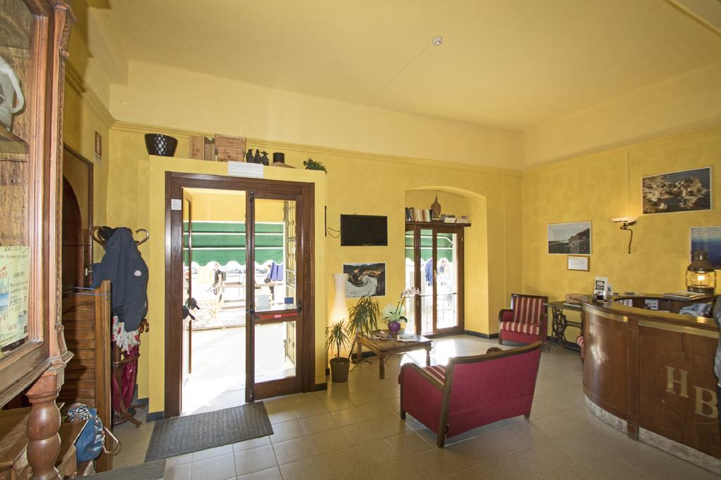 Hotel Baia Монтеросо ал Маре Екстериор снимка