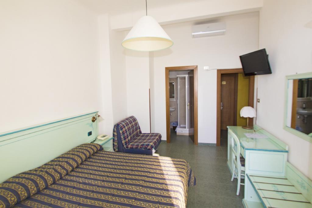 Hotel Baia Монтеросо ал Маре Екстериор снимка