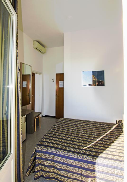 Hotel Baia Монтеросо ал Маре Екстериор снимка