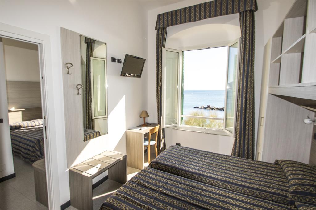 Hotel Baia Монтеросо ал Маре Екстериор снимка