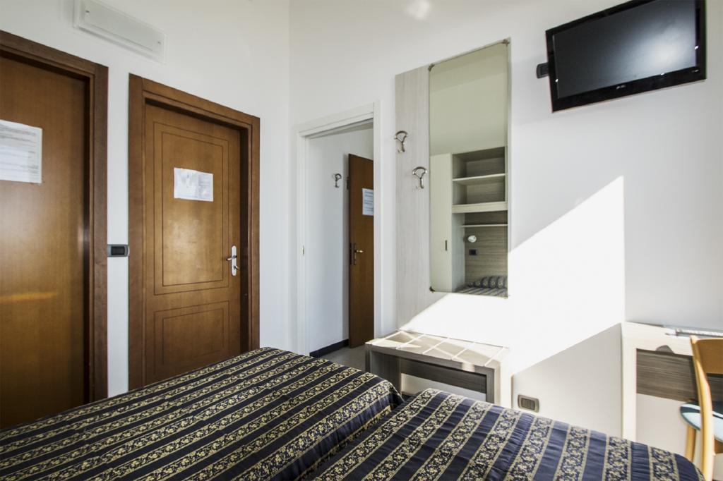 Hotel Baia Монтеросо ал Маре Екстериор снимка