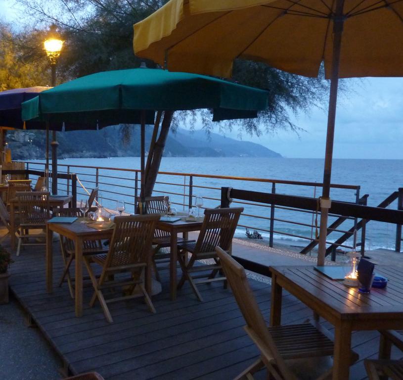 Hotel Baia Монтеросо ал Маре Екстериор снимка