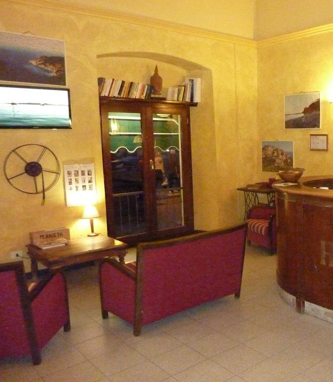 Hotel Baia Монтеросо ал Маре Екстериор снимка
