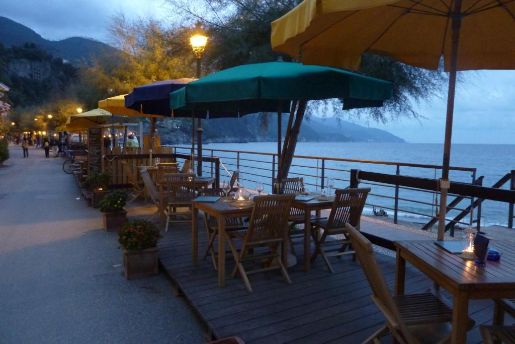 Hotel Baia Монтеросо ал Маре Екстериор снимка